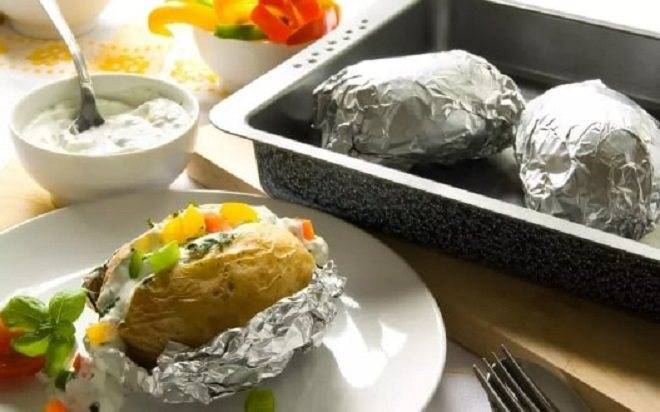 Картошка с овощами в духовке: в фольге, рукаве, горшочках