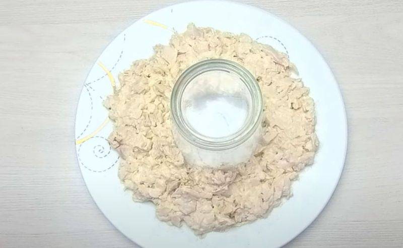 Блинный салат с курицей: 2 вкусных рецепта