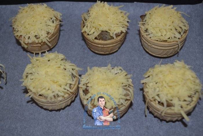 Жульен в картошке с грибами и сыром