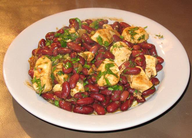 Салат из фасоли и куриной грудки