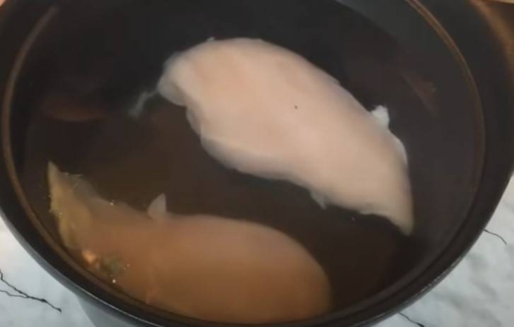 Вкусный сырный суп из плавленых сырков и курицы