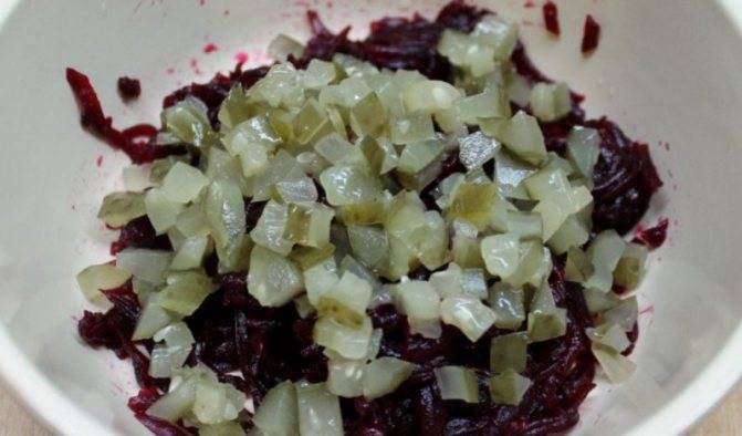 Салат из селедки и свеклы: 7 вкуснейших рецептов с фото