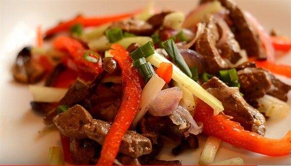 Салат с куриной печенью