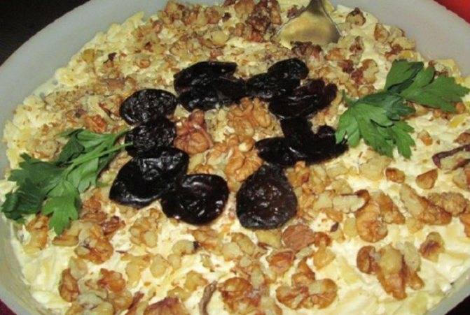 7 самых вкусных салатов из свеклы вареной 2022: простые пошаговые рецепты