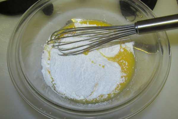 Пирог «шарлотка» с яблоками и бананом