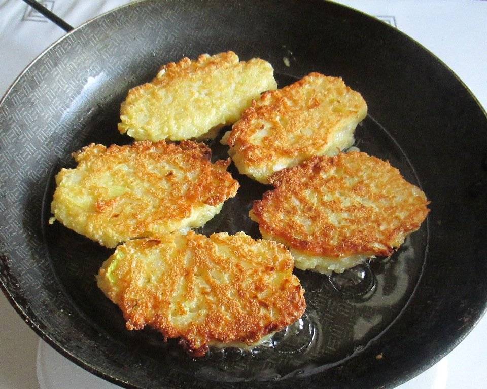 Луковые котлеты с манкой - 6 рецептов пошагового приготовления