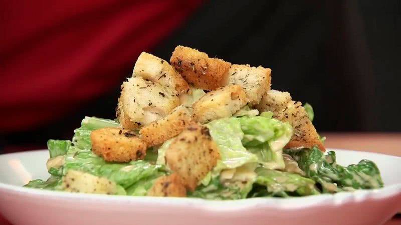 Салат цезарь с курицей в домашних условиях