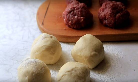 Пошаговый рецепт пирога из слоеного теста с мясом