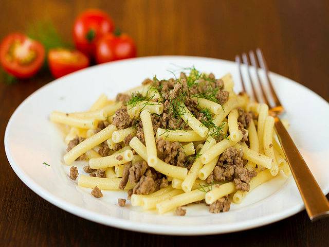 Готовим макароны по-флотски с фаршем на сковороде
