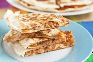 Готовим вкуснейшую мексиканскую кесадилью с курицей