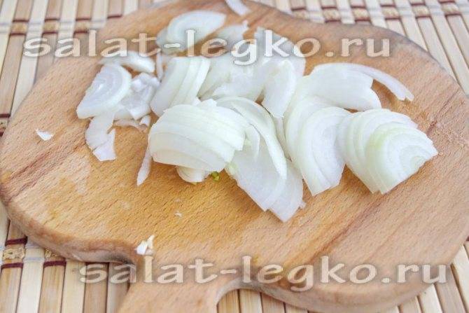 7 самых вкусных салатов из свеклы вареной 2022: простые пошаговые рецепты