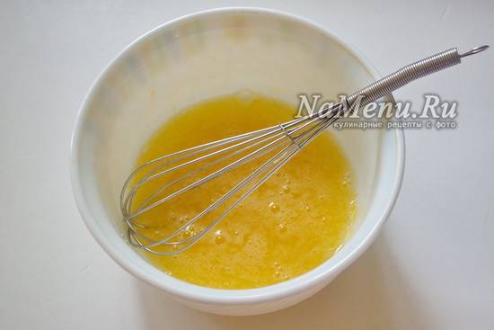 Блинный торт со сметанным кремом и бананами