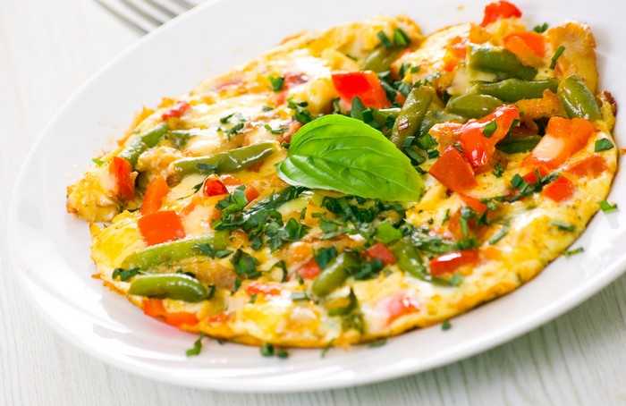 20 рецептов вкусных омлетов с помидорами и молоком на сковороде