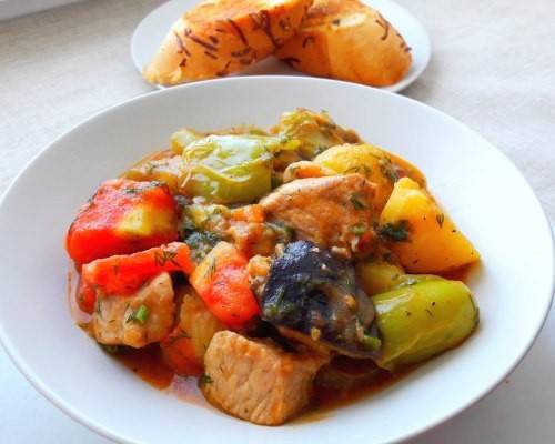 Овощное рагу со свининой в мультиварке с незабываемым вкусом!