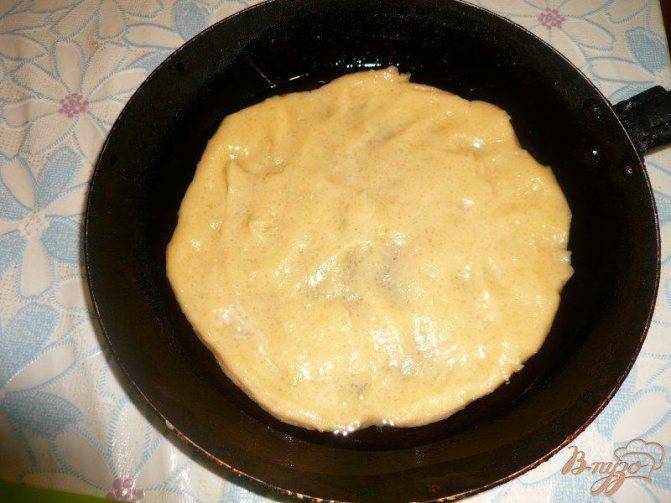 Пирог «шарлотка» с яблоками и бананом