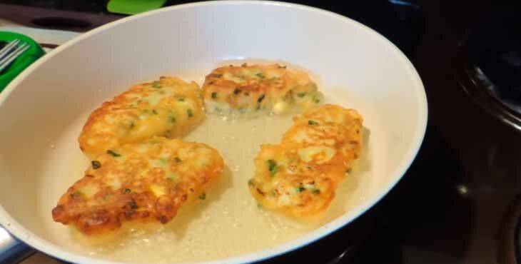 Пирожки с яйцом и луком