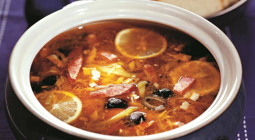 Солянка с колбасой