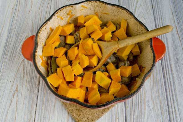 Вкусные тушеные куриные желудки