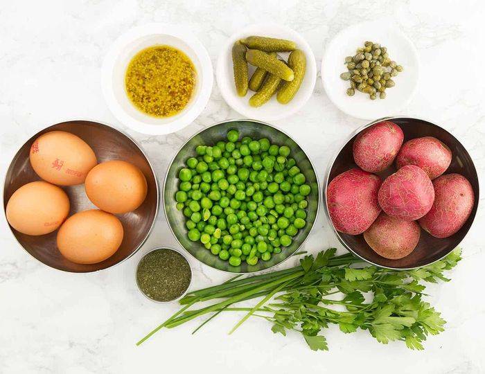 Вкусные салаты с яйцом и зелёным луком: подборка летних рецептов