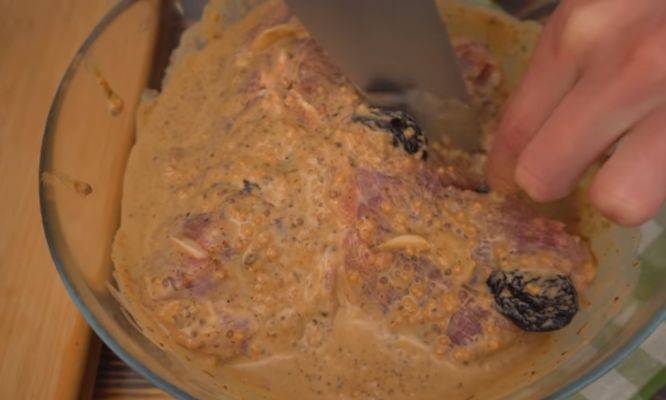 Рулетики из свинины с начинкой в духовке