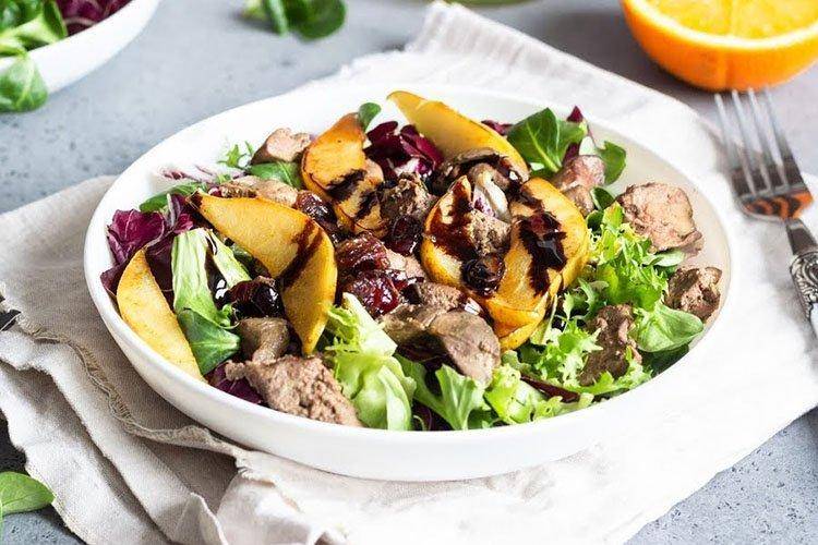 Салат с куриной печенью