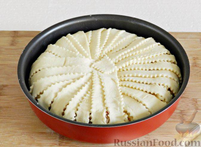 Пошаговый рецепт пирога из слоеного теста с мясом