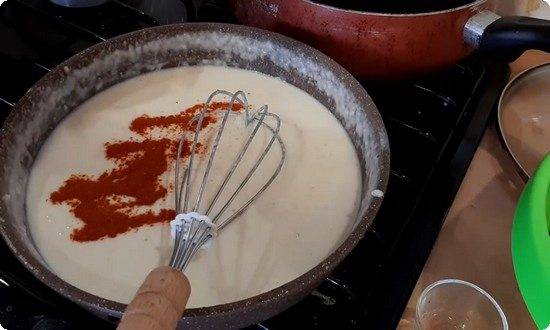 Готовим жульен с курицей и грибами в духовке (в кокотницах, на противне, в горшочках и в форме для запекания)