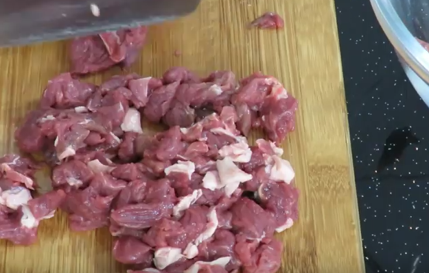 Слоеные пирожки с мясом