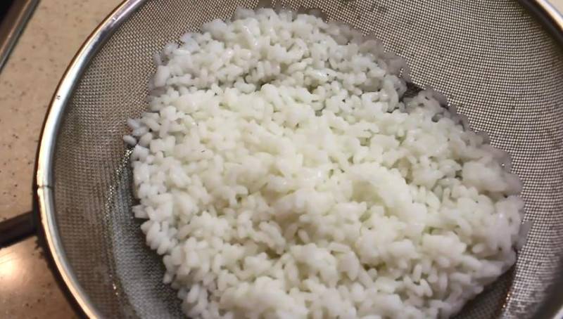 Салат с креветками и кальмарами