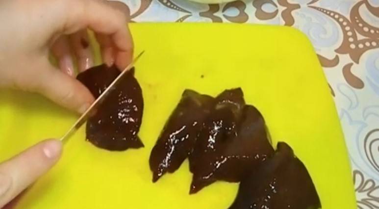 Говяжья печень с картошкой и сыром в духовке