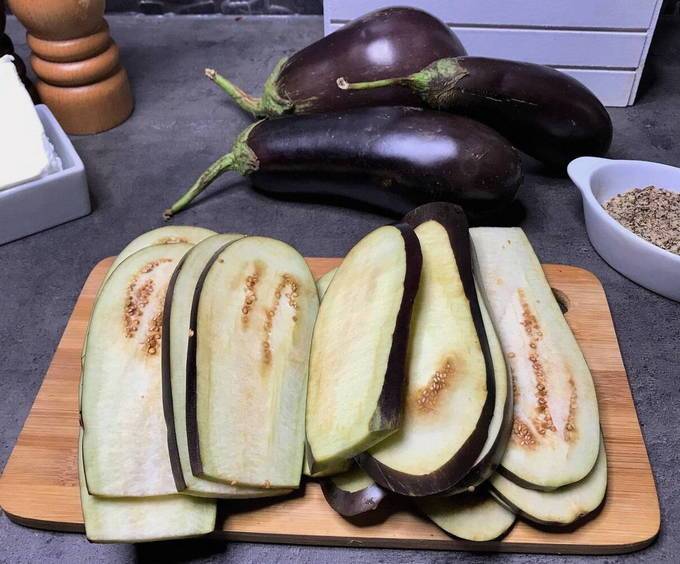 Рулетики из баклажанов с сыром и чесноком