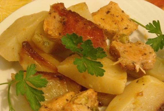 Картошка с овощами в духовке: в фольге, рукаве, горшочках