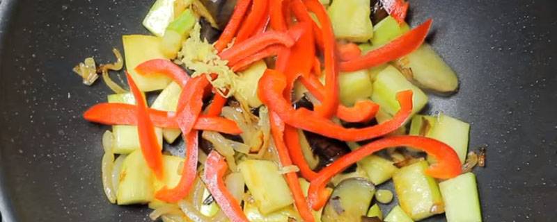 Овощное рагу с курицей