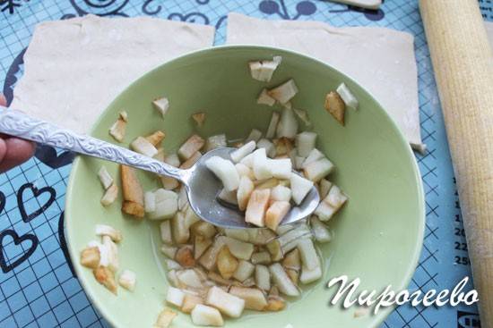 Как приготовить пирожки с яблоками для всей семьи