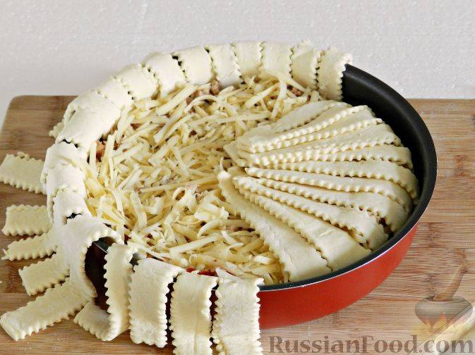 Пошаговый рецепт пирога из слоеного теста с мясом