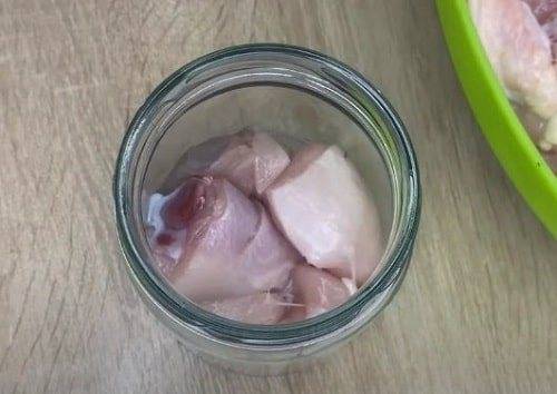 Курица в банке и в духовке. 3 рецепта в собственном соку