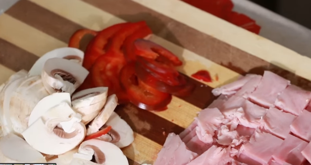 Пицца как в пиццерии в домашних условиях: самые вкусные и простые рецепты домашней пиццы и теста для нее с пошаговым описанием, фото и видео