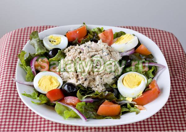 Салат с консервированным тунцом. 9 очень вкусных рецептов с фото