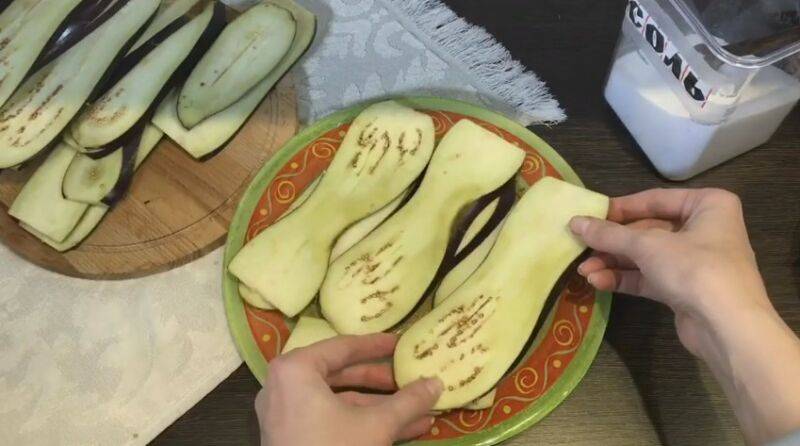 Рулетики из баклажанов с сыром и чесноком