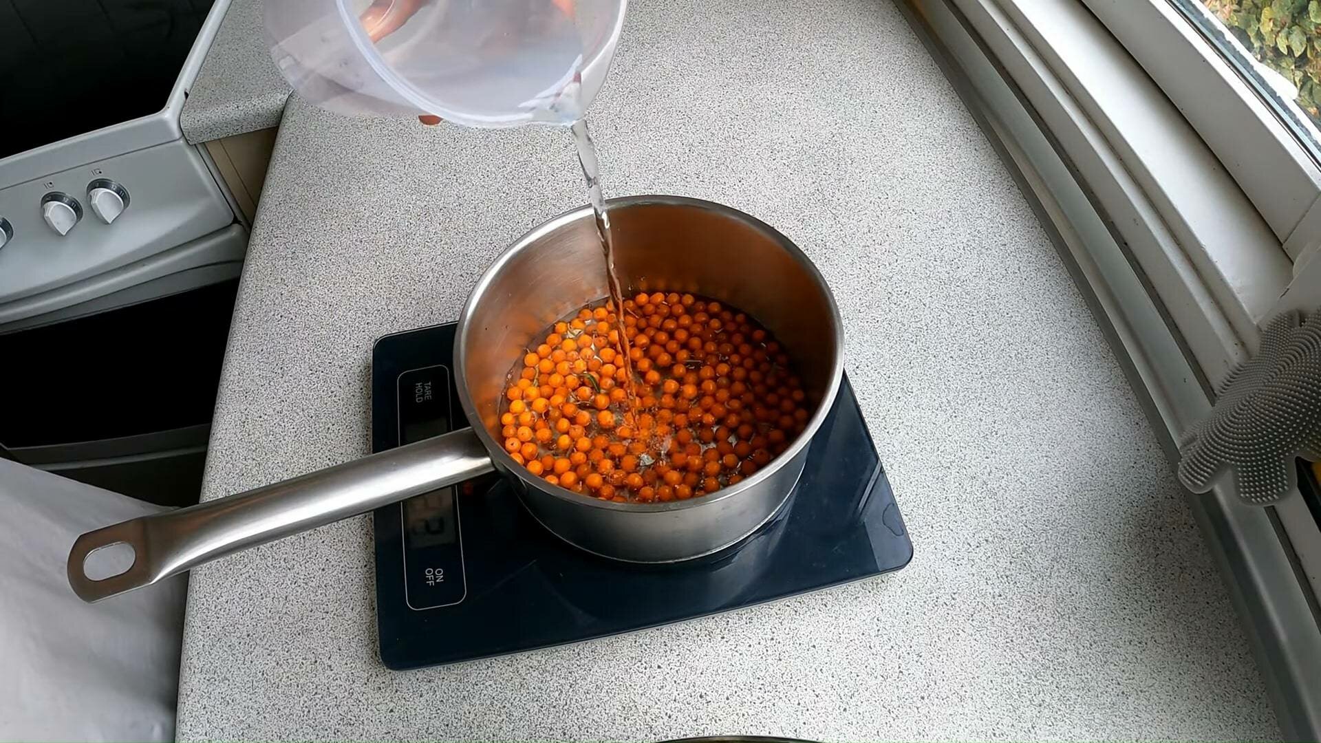 Сорбет из красной смородины и десертного вина