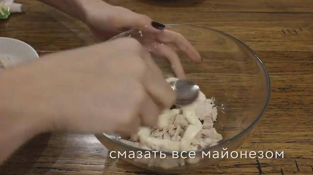 10 вкусных рецептов салата с копченой курицей