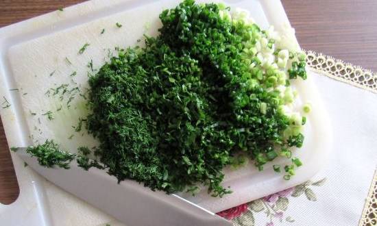 Яйца фаршированные шпротами и огурцом