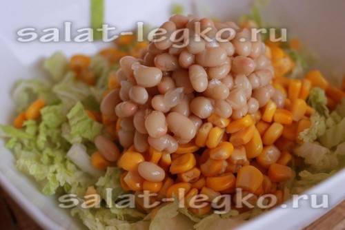 Салаты с консервированной фасолью и сухариками, вкусные, необычные, но простые