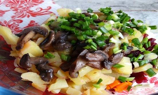 Винегрет с солеными грибами