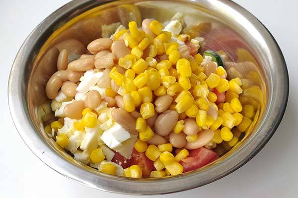 Салат из крабовых палочек с кукурузой классический рецепт с фото пошагово