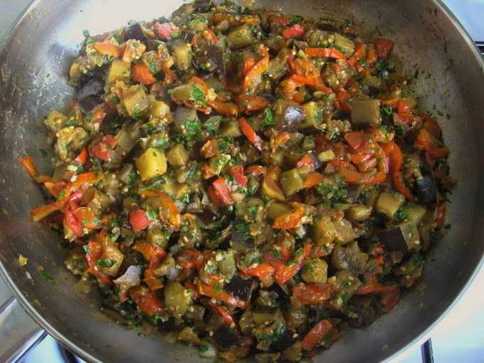 Баклажаны в духовке с помидорами и сыром