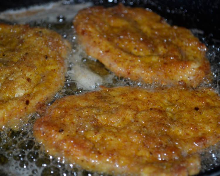 Отбивные из куриной грудки: в панировке, кляре, на сковороде и в духовке