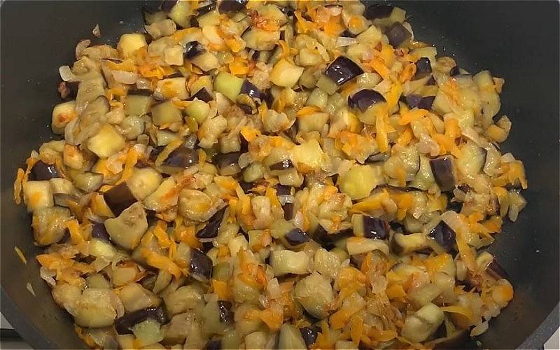 Тушеные баклажаны с овощами