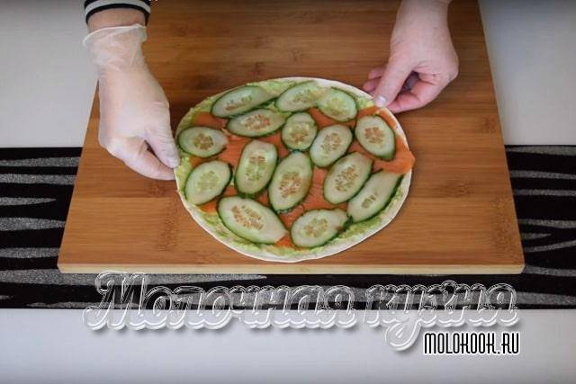 Лаваш с семгой: рецепт закуски, которой всегда хочется еще