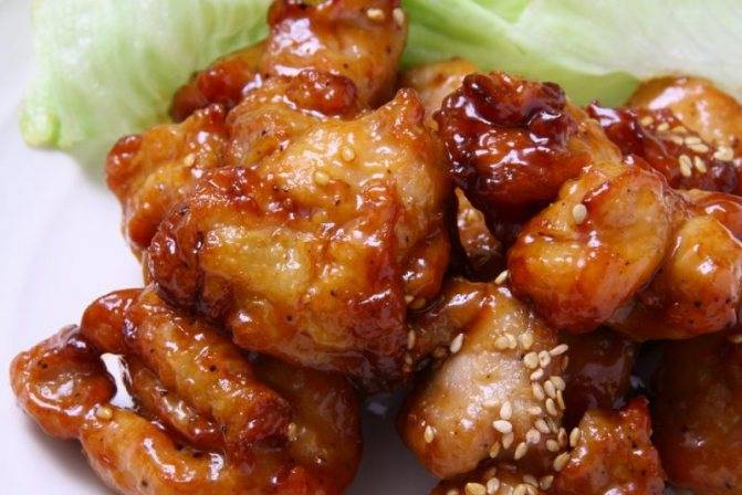 Куриная грудка в сметанном соусе с кунжутом